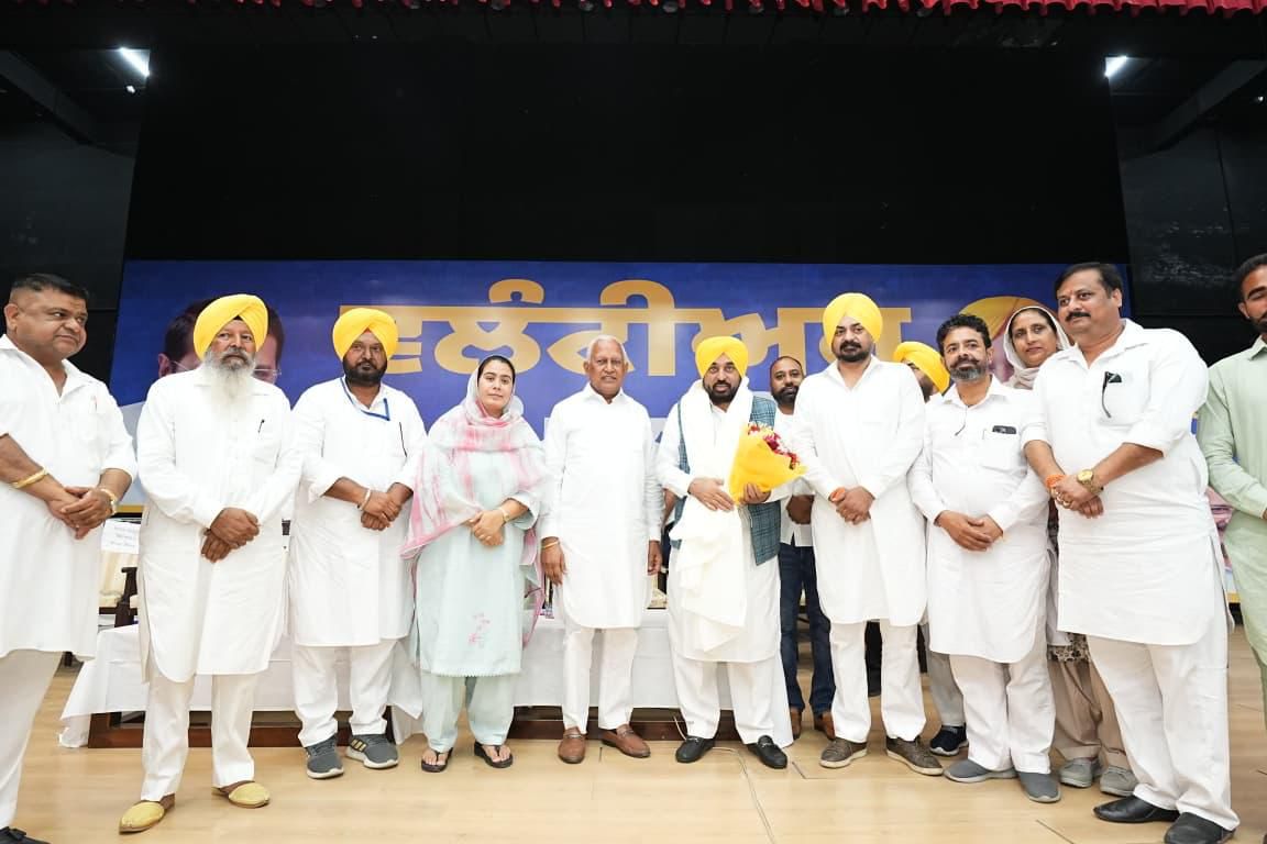 Punjab : आप सरकार की जन हितैषी नीतियों से हर परिवार के घर और खेती के खर्चे कम हुए हैं- मुख्यमंत्री भगवंत सिंह मान Punjab : आप सरकार की जन हितैषी नीतियों से हर परिवार के घर और खेती के खर्चे कम हुए हैं- मुख्यमंत्री भगवंत सिंह मान
