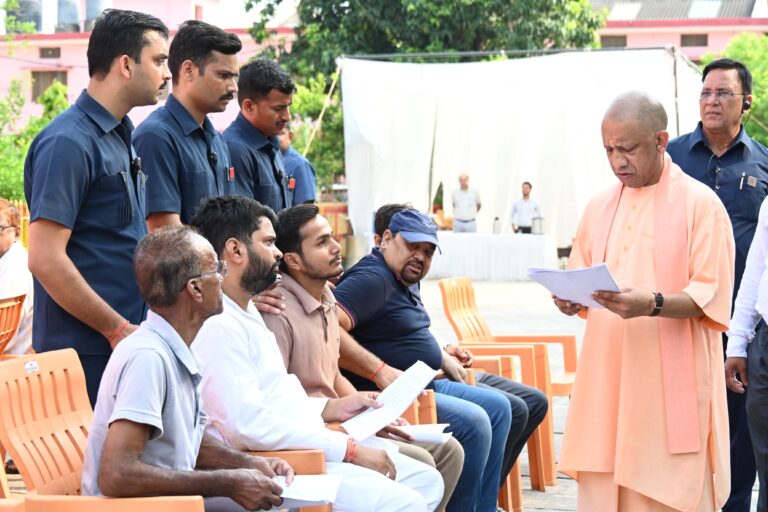 Uttar Pradesh : जरूरतमंदों के इलाज और मकान की व्यवस्था कराएगी सरकार- सीएम योगी
