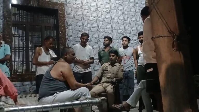 Uttar Pradesh : हापुड़ में कई गोवंश अचेत मिले, इंजेक्शन लगाने की आशंका से ग्रामीणों में आक्रोश