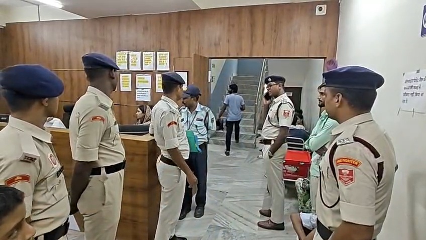 Bihar : पटना के खान अस्पताल में दूसरी बार अग्निशमन विभाग का ऑडिट, कई खामियां मिलने का दावा Bihar : पटना के खान अस्पताल में दूसरी बार अग्निशमन विभाग का ऑडिट, कई खामियां मिलने का दावा