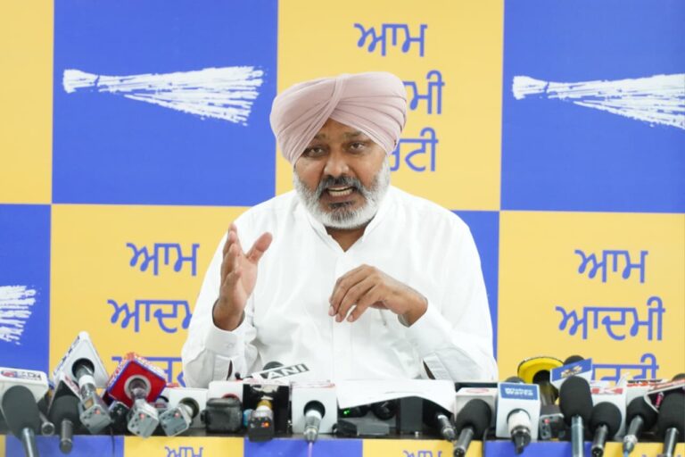 Punjab: भाजपा का कानूनी सलाहकार नशे के साथ पकड़ा गया, भाजपा नेताओं ने पंजाब में सीधे तौर पर नशे बेचने शुरू कर दिए है: हरपाल सिंह चीमा