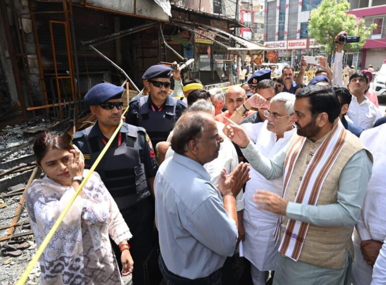 Haryana: हरियाणा सरकार रोहतक आगजनी से पीड़ित परिवारों और व्यापारियों के साथ मजबूती से खड़ी – मुख्यमंत्री नायब सिंह सैनी