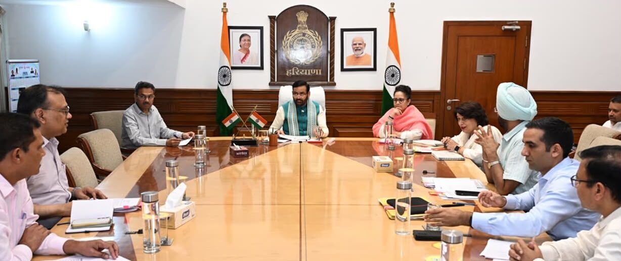 Haryana Health Services: सरकारी अस्पतालों व मेडिकल कॉलेजों की छतों पर लगेंगे सोलर पैनल- मुख्यमंत्री Haryana Health Services: सरकारी अस्पतालों व मेडिकल कॉलेजों की छतों पर लगेंगे सोलर पैनल- मुख्यमंत्री