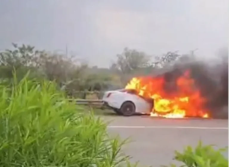 Yamuna Expressway Fire: यमुना एक्सप्रेसवे पर दौड़ती जैगवार बनी आग का गोला, कार पूरी तरह जलकर खाक