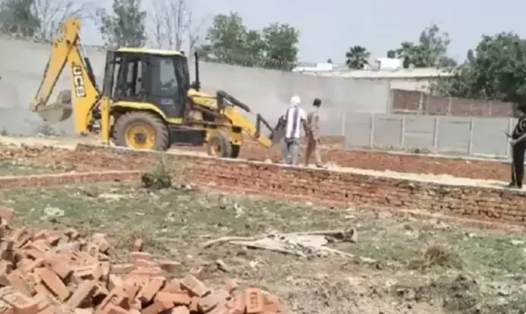 Noida: गौतमबुद्धनगर में भू-माफियाओं पर बड़ी कार्रवाई, 5,903 करोड़ रुपये की सरकारी जमीन कराई कब्जामुक्त