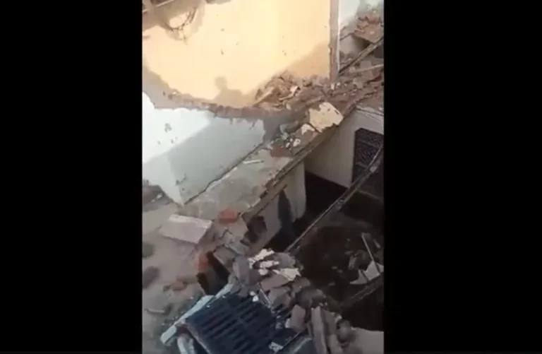 Greater Noida: तेज आंधी में निर्माणाधीन पांच मंजिला इमारत की दीवार गिरी, पड़ोसी मकान ढहा; एक परिवार के चार लोग घायल