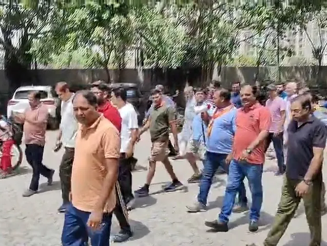 Greater Noida West: मेंटेनेंस शुल्क वृद्धि के खिलाफ फूटा निवासियों का गुस्सा, सुपरटेक इको विलेज-1 में दो सप्ताह से जारी विरोध प्रदर्शन