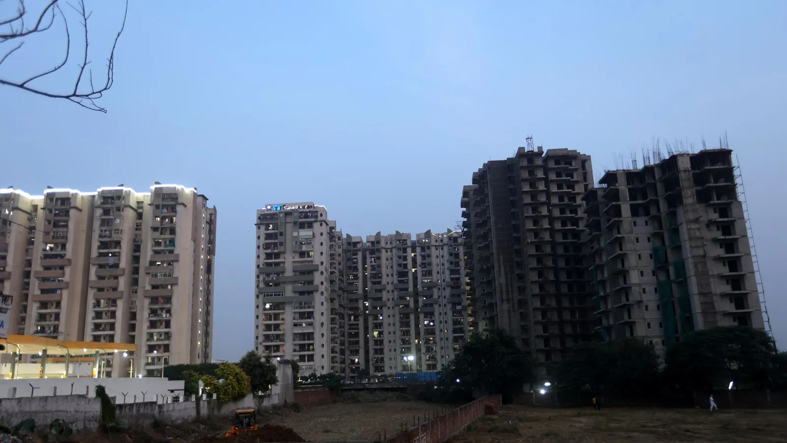Noida: फ्लैट का कब्जा न देने पर बिल्डर को झटका, उपभोक्ता आयोग ने ब्याज समेत रकम लौटाने का दिया आदेश Noida: फ्लैट का कब्जा न देने पर बिल्डर को झटका, उपभोक्ता आयोग ने ब्याज समेत रकम लौटाने का दिया आदेश
