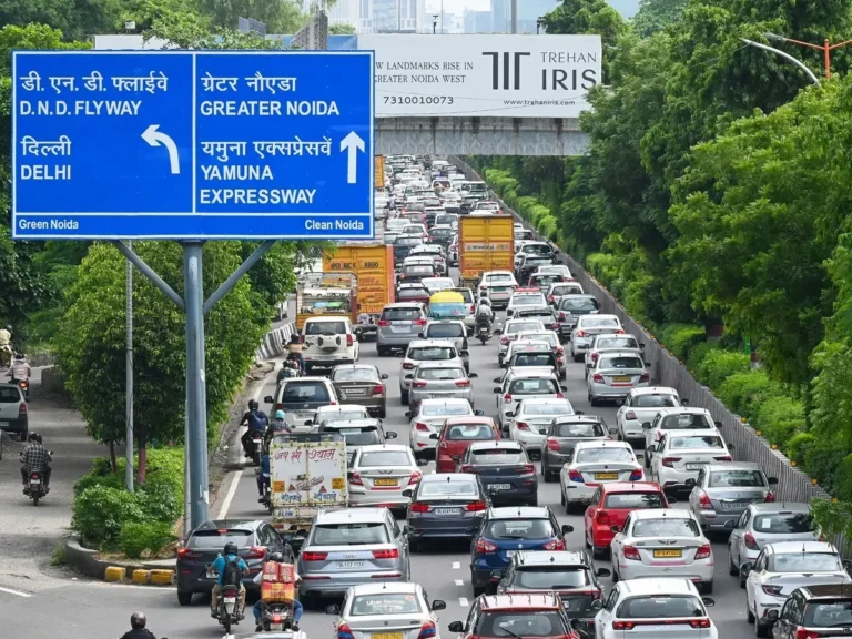 Greater Noida: ग्रेटर नोएडा में आवागमन सुधारने की बड़ी तैयारी, कई सर्विस रोड बनेंगी और खस्ताहाल मार्गों की होगी मरम्मत