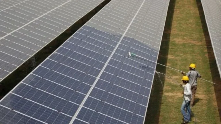 Solar Energy Project: रक्षा भूमि पर देश की पहली 250 मेगावाट सौर ऊर्जा परियोजना को मंजूरी, सीतापुर बनेगा ऊर्जा सुरक्षा का नया केंद्र