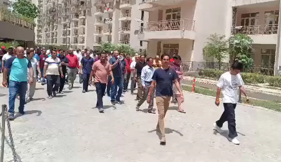 Greater Noida West: मेंटेनेंस शुल्क बढ़ाने पर इकोविलेज-1 में विवाद गहराया, निवासियों ने कोतवाली पहुंचकर जताया विरोध Greater Noida West: मेंटेनेंस शुल्क बढ़ाने पर इकोविलेज-1 में विवाद गहराया, निवासियों ने कोतवाली पहुंचकर जताया विरोध