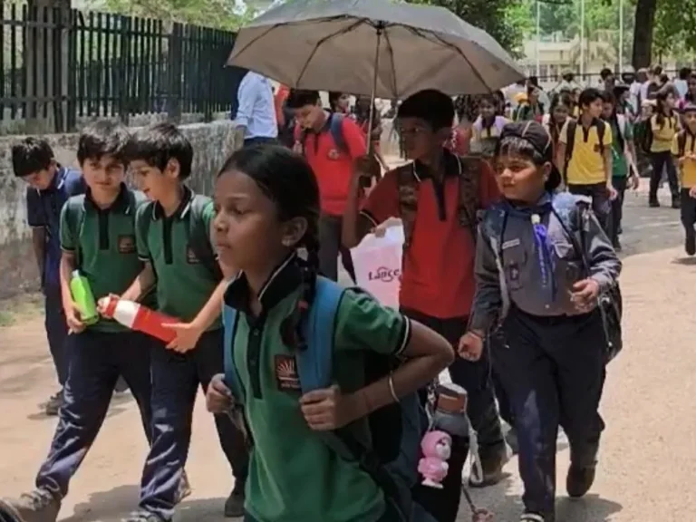 School Timing: गर्मी के चलते जिले में बदला स्कूलों का समय, सुबह 7 से दोपहर 12 बजे तक लगेंगी कक्षाएं