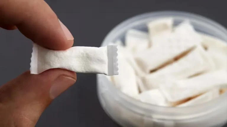 Nicotine Pouches: निकोटिन पाउच बन रहे युवाओं की नई लत, फ्लेवर और स्मोक-फ्री दावों के जरिए बढ़ रहा खतरा