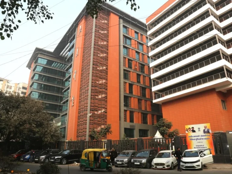 DGHS India: स्वास्थ्य सेवा महानिदेशालय को मिला नया नेतृत्व, डॉ. लवनीश गोपाल कृष्णा बने देश के नए DGHS