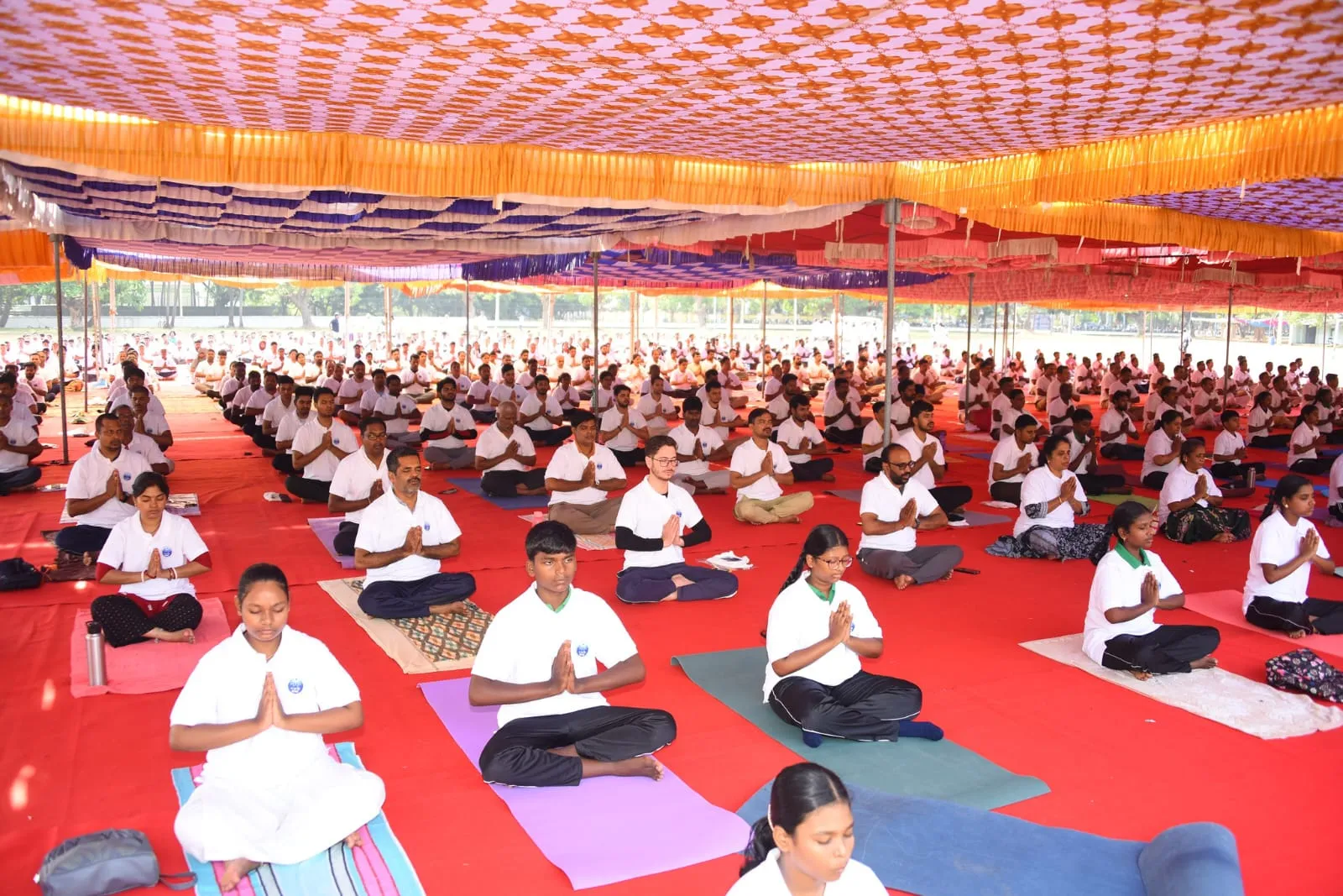 International Yoga Day: परमाणु ऊर्जा विभाग के वैज्ञानिकों ने किया योग, 2,000 लोगों ने लिया हिस्सा International Yoga Day: परमाणु ऊर्जा विभाग के वैज्ञानिकों ने किया योग, 2,000 लोगों ने लिया हिस्सा