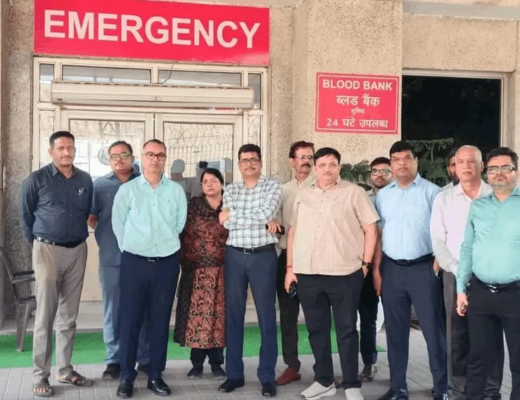GST Deputy Commissioner Noida: GST विभाग के उपायुक्त की तबीयत बिगड़ने पर विवाद गहराया, पत्नी ने अपर आयुक्त पर लगाए उत्पीड़न के आरोप