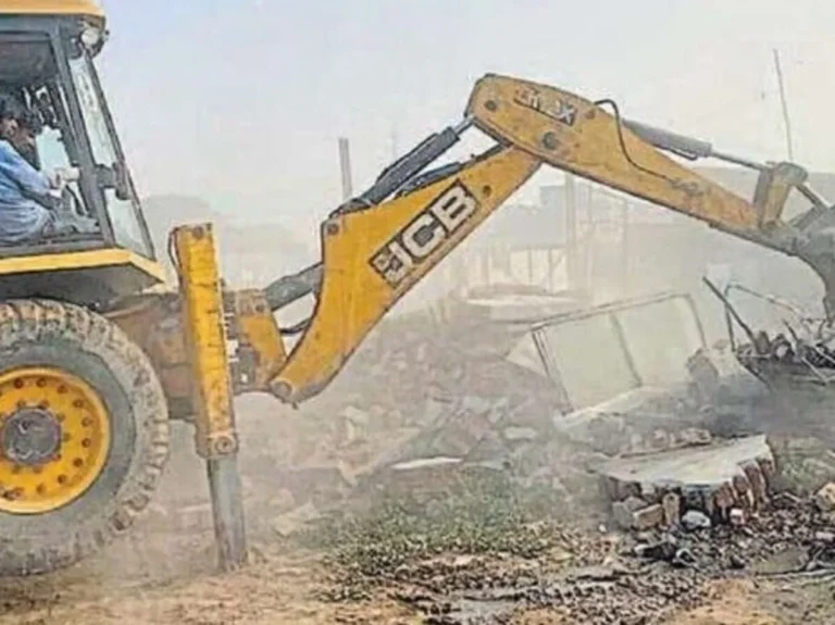 YEIDA Action: टप्पल-बाजना अर्बन सेंटर में अवैध निर्माण पर चलेगा बुलडोजर, यीडा ने की कार्रवाई की तैयारी