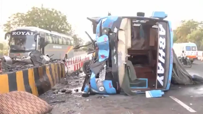 Noida Accident: महामाया फ्लाईओवर बस हादसे में घायल एक माह की बच्ची की मौत, चालक पर केस दर्ज