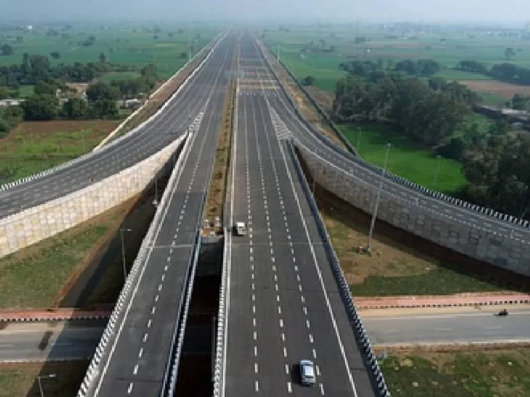 Noida: न्यू नोएडा की नोएडा इंटरनेशनल एयरपोर्ट से होगी सीधी कनेक्टिविटी, 72 किमी लंबे लिंक एक्सप्रेसवे पर बनेगी रोटरी, प्रस्ताव बोर्ड में जाएगा