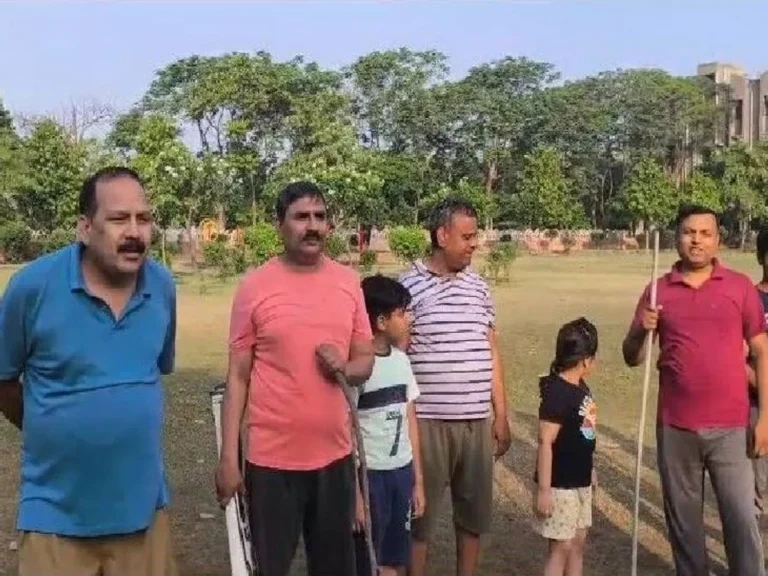 Greater Noida: ग्रेटर नोएडा के शिव शक्ति अपार्टमेंट में आवारा कुत्तों का आतंक, महिला गंभीर रूप से घायल; 6 से अधिक लोगों पर हमले से दहशत