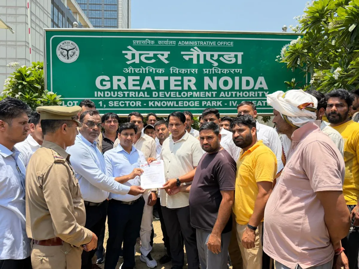Noida News: मूलभूत सुविधाओं की मांग को लेकर ग्रामीणों का ग्रेटर नोएडा प्राधिकरण पर प्रदर्शन, ओएसडी को सौंपा ज्ञापन Noida News: मूलभूत सुविधाओं की मांग को लेकर ग्रामीणों का ग्रेटर नोएडा प्राधिकरण पर प्रदर्शन, ओएसडी को सौंपा ज्ञापन