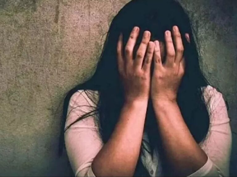Uttar Pradesh : हापुड़ में छेड़छाड़ का विरोध करने पर नाबालिग को तेजाब पिलाने का आरोप, हालत गंभीर