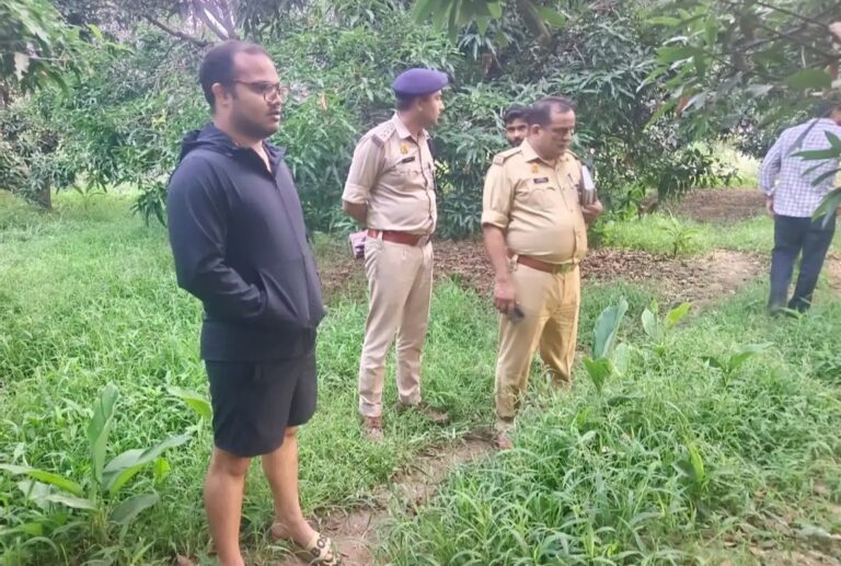Uttar Pradesh : हापुड़ में धागा फैक्ट्री में हथियारबंद बदमाशों ने कर्मचारियों को बंधक बनाकर 84 हजार रुपये लूटे