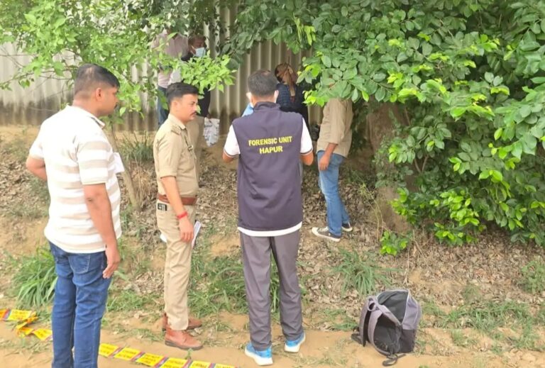 Uttar Pradesh : हापुड़ में NH-9 किनारे पेड़ से लटका मिला उत्तराखंड के युवक का शव, आत्महत्या की आशंका