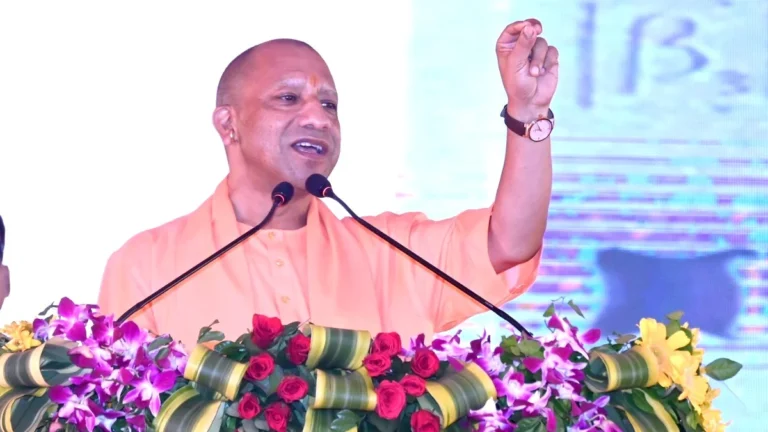 Uttar Pradesh : गांव के होनहारों को अफसर बनाने के लिए योगी सरकार का मेगा प्लान