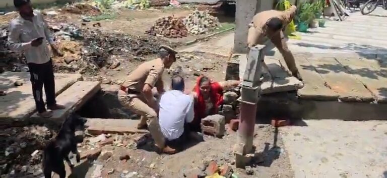 Uttar Pradesh : हापुड़ में रास्ते के विवाद में महिला ने किया आत्मदाह का प्रयास, मचा हड़कंप