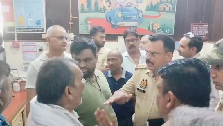 Uttar Pradesh : हापुड़ में प्रसव के दौरान महिला की हालत बिगड़ी, परिजनों ने अस्पताल में किया हंगामा