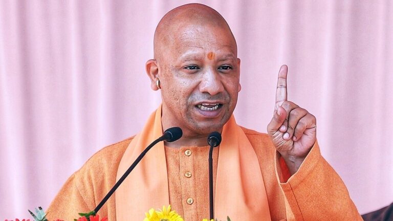 Uttar Pradesh : हर घर तिरंगा जनआंदोलन बने, हर घर पर सम्मानपूर्वक फहरे राष्ट्रध्वज- मुख्यमंत्री योगी आदित्यनाथ