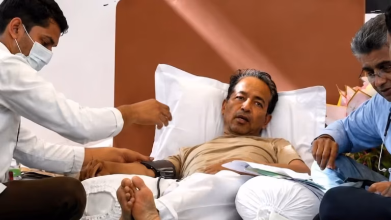 Sonam Wangchuk: लाठीचार्ज के बाद भी सोनम वांगचुक की हालत स्थिर, 97 घायल अस्पताल पहुंचे, 10 अनशनकारियों की भी हुई मेडिकल जांच