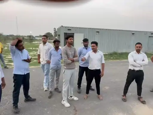 Jewar Airport: वेतन भुगतान को लेकर जेवर एयरपोर्ट पर कर्मचारियों का प्रदर्शन, बकाया नहीं मिलने पर काम बंद करने की चेतावनी