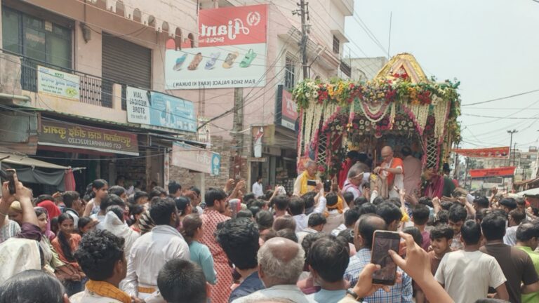 Uttar Pradesh : हापुड़ में श्रद्धा और उत्साह के साथ निकली भगवान जगन्नाथ की रथयात्रा, जयकारों से गूंजा शहर
