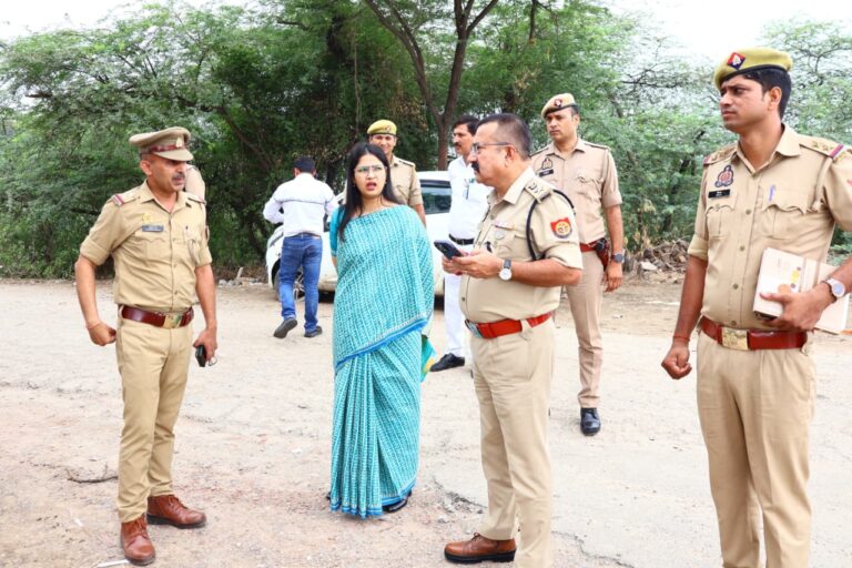 Uttar Pradesh : हापुड़ में कांवड़ यात्रा की तैयारियां तेज, डीएम-एसपी ने किया मार्गों का निरीक्षण
