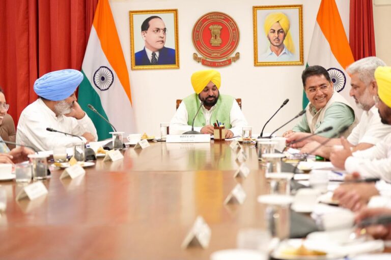 Punjab : मुख्यमंत्री की अगुवाई में पंजाब कैबिनेट द्वारा ‘एसआईआर’ को सुगम बनाने के लिए प्रमुख नागरिक सेवाओं की सरकारी फीस माफ