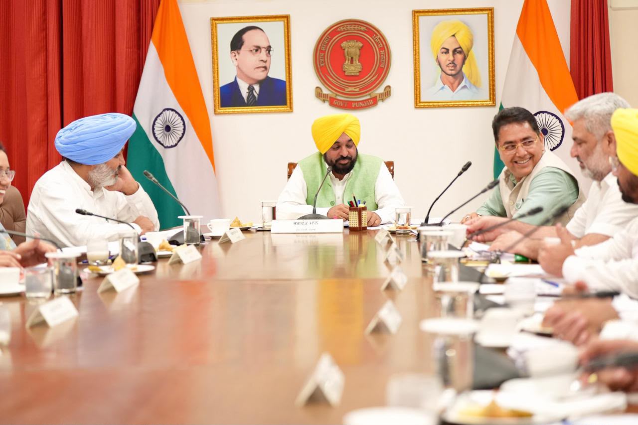 Punjab : मुख्यमंत्री की अगुवाई में पंजाब कैबिनेट द्वारा ‘एसआईआर’ को सुगम बनाने के लिए प्रमुख नागरिक सेवाओं की सरकारी फीस माफ Punjab : मुख्यमंत्री की अगुवाई में पंजाब कैबिनेट द्वारा ‘एसआईआर’ को सुगम बनाने के लिए प्रमुख नागरिक सेवाओं की सरकारी फीस माफ
