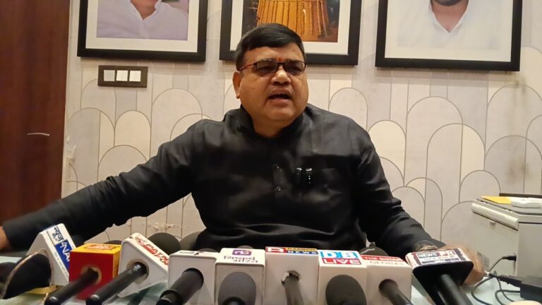Bihar : “सत्ता के अहंकार में राबड़ी देवी को निशाना बना रही सरकार”- राजद प्रवक्ता शक्ति सिंह यादव