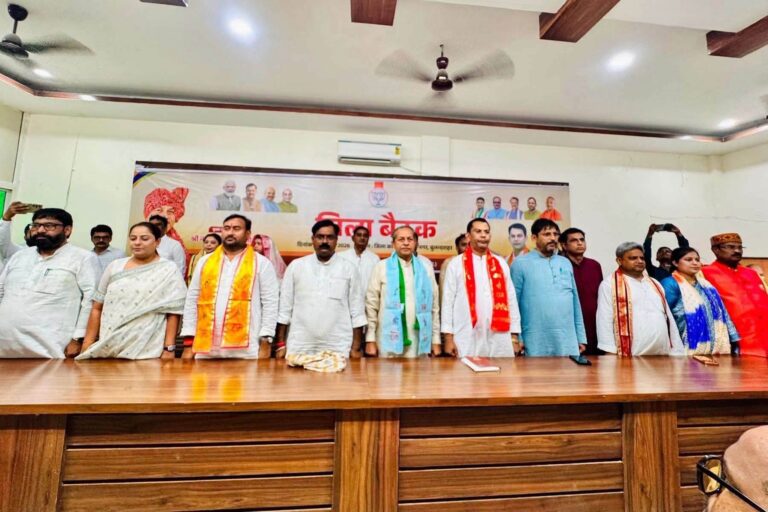 Uttar Pradesh : बुलंदशहर पहुंचे भाजपा क्षेत्रीय अध्यक्ष नवाब सिंह नागर का प्रथम आगमन पर भव्य स्वागत, कार्यकर्ता बैठक में संगठन सशक्तिकरण का दिया मंत्र