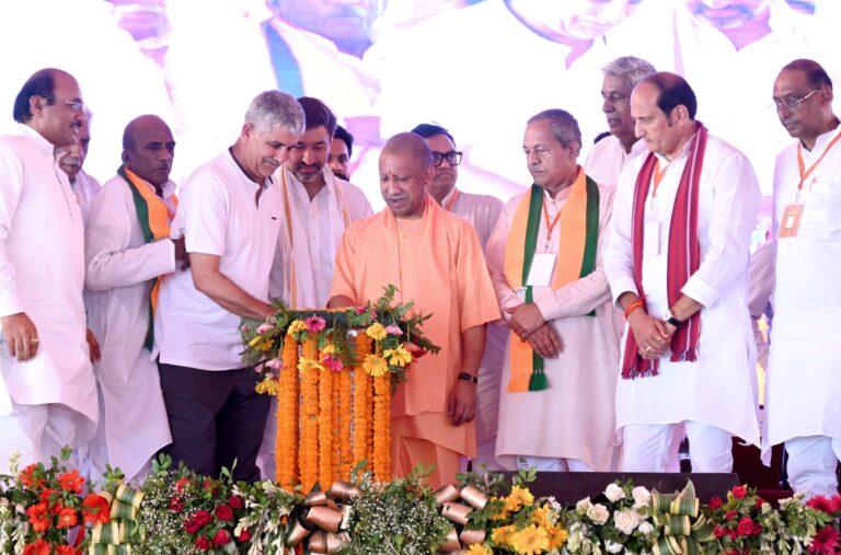 Uttar Pradesh : मुख्यमंत्री ने शामली, थानाभवन व कैराना विधानसभा क्षेत्रों की 581 करोड़ रुपये से अधिक की 89 परियोजनाओं का किया लोकार्पण/शिलान्यास