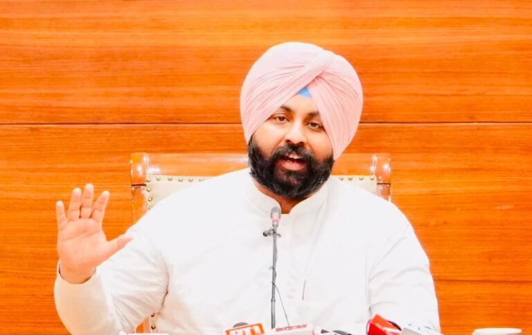 Punjab : पंजाब के सरकारी स्कूलों के 882 विद्यार्थियों ने नीट-यूजी 2026 परीक्षा पास की, 2 वर्षों में नीट पास करने वालों की संख्या 100 प्रतिशत बढ़ी: हरजोत सिंह बैंस