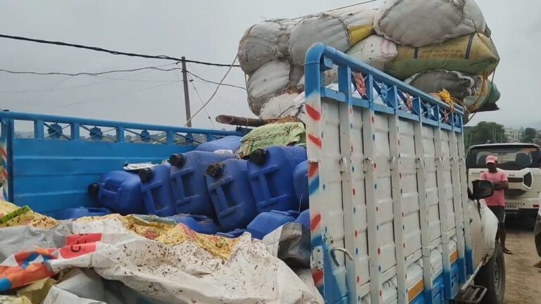 Bihar : उत्पाद विभाग ने भूसे के नीचे छिपाकर लाई जा रही 69 गैलन कच्ची स्प्रिट जब्त की, चालक गिरफ्तार