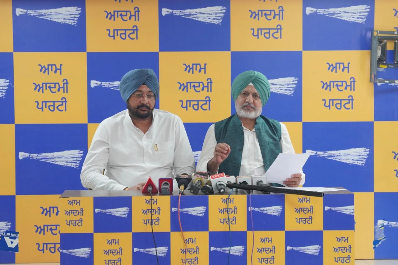 Punjab : तीर्थ यात्रा बस पर हमले के पीछे कांग्रेसी कार्यकर्ताओं का हाथ, भगवंत मान सरकार की भलाई योजना की सफलता कांग्रेस को बर्दाश्त नहीं- बलतेज पन्नू Punjab : तीर्थ यात्रा बस पर हमले के पीछे कांग्रेसी कार्यकर्ताओं का हाथ, भगवंत मान सरकार की भलाई योजना की सफलता कांग्रेस को बर्दाश्त नहीं- बलतेज पन्नू