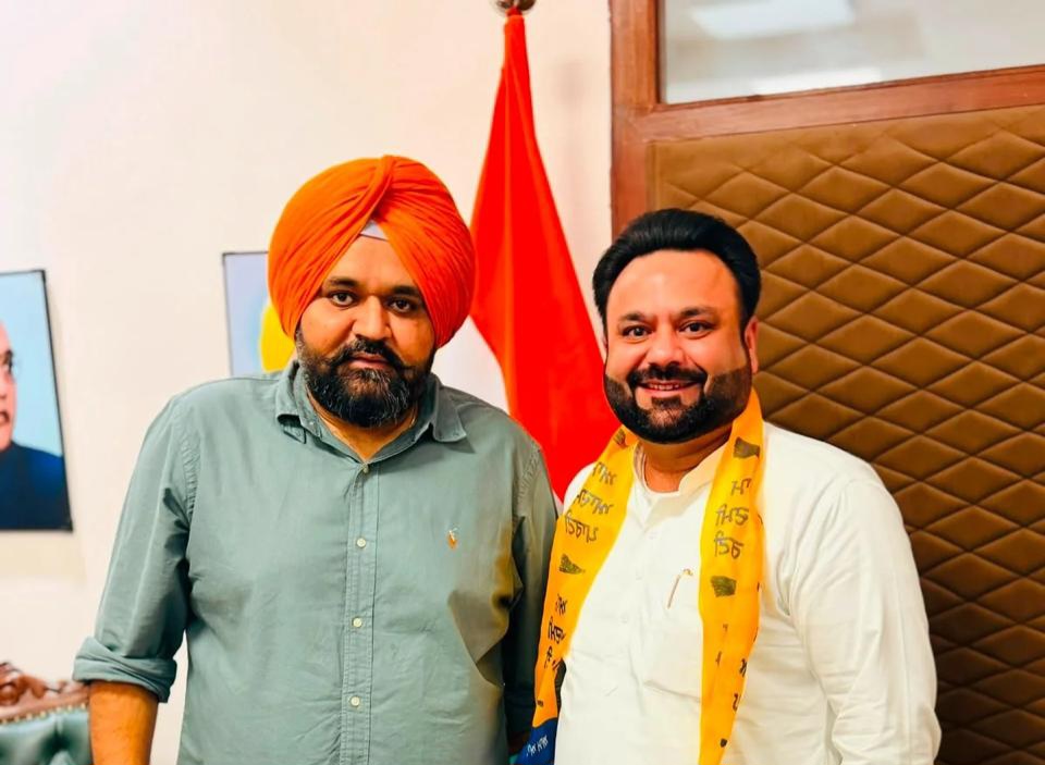 Punjab : मानसा में अकाली दल (बादल) को बड़ा झटका, जिला यूथ प्रधान हनीश बंसल अपने समर्थकों के साथ आम आदमी पार्टी में शामिल Punjab : मानसा में अकाली दल (बादल) को बड़ा झटका, जिला यूथ प्रधान हनीश बंसल अपने समर्थकों के साथ आम आदमी पार्टी में शामिल