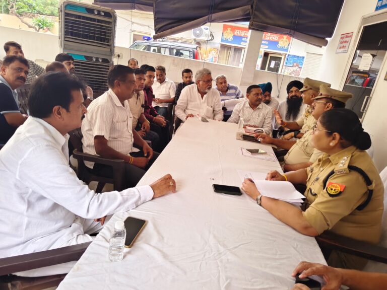 Uttar Pradesh : हापुड़ में कांवड़ यात्रा को लेकर पुलिस, व्यापारी और ट्रांसपोर्टर्स की बैठक, गंगा एक्सप्रेसवे से होगा भारी वाहनों का डायवर्जन