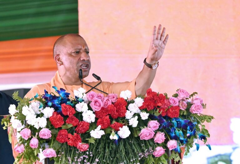 Uttar Pradesh : केसरिया और भगवा कपड़ों से समाजवादी पार्टी की जन्मजात दुश्मनी- मुख्यमंत्री योगी