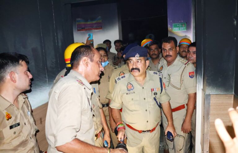Uttar Pradesh : हापुड़ के देवनंदनी हॉस्पिटल की पहली मंजिल में लगी आग, 32 मरीजों और 20 लोगों को बचाया गया
