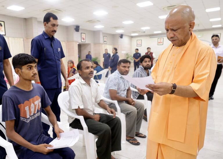 Uttar Pradesh : परेशान कतई न हों, हर उचित समस्या का निष्पक्षता से कराएंगे समाधान- मुख्यमंत्री