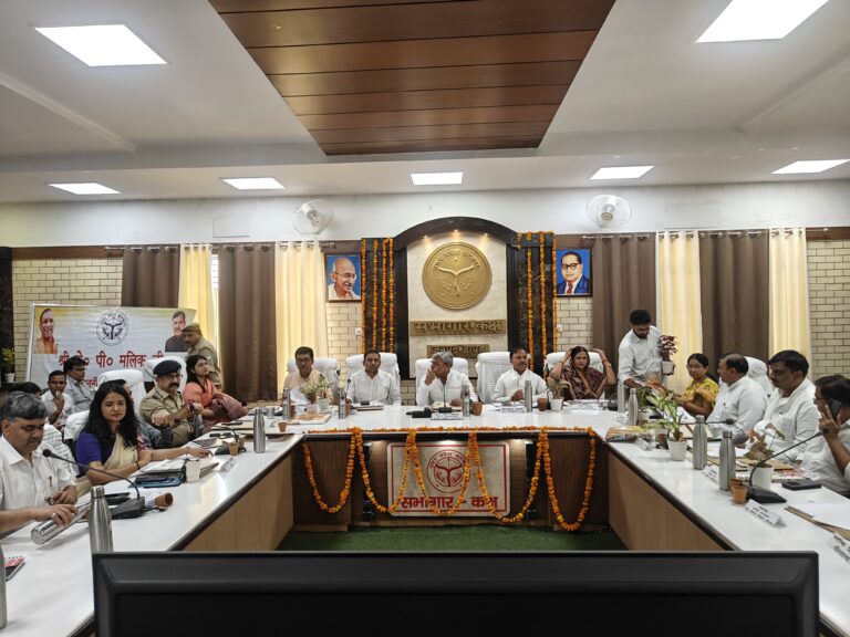 Uttar Pradesh : हापुड़ में प्रभारी मंत्री केपी मलिक ने विकास कार्यों और कांवड़ यात्रा तैयारियों की की समीक्षा